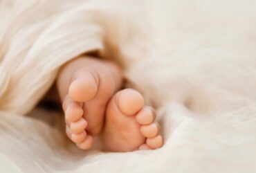 Πάρος: «Τα άκρα του ήταν κρύα» – Συγκλονίζει η κατάθεση της γιατρού που εξέτασε το νεκρό μωρό