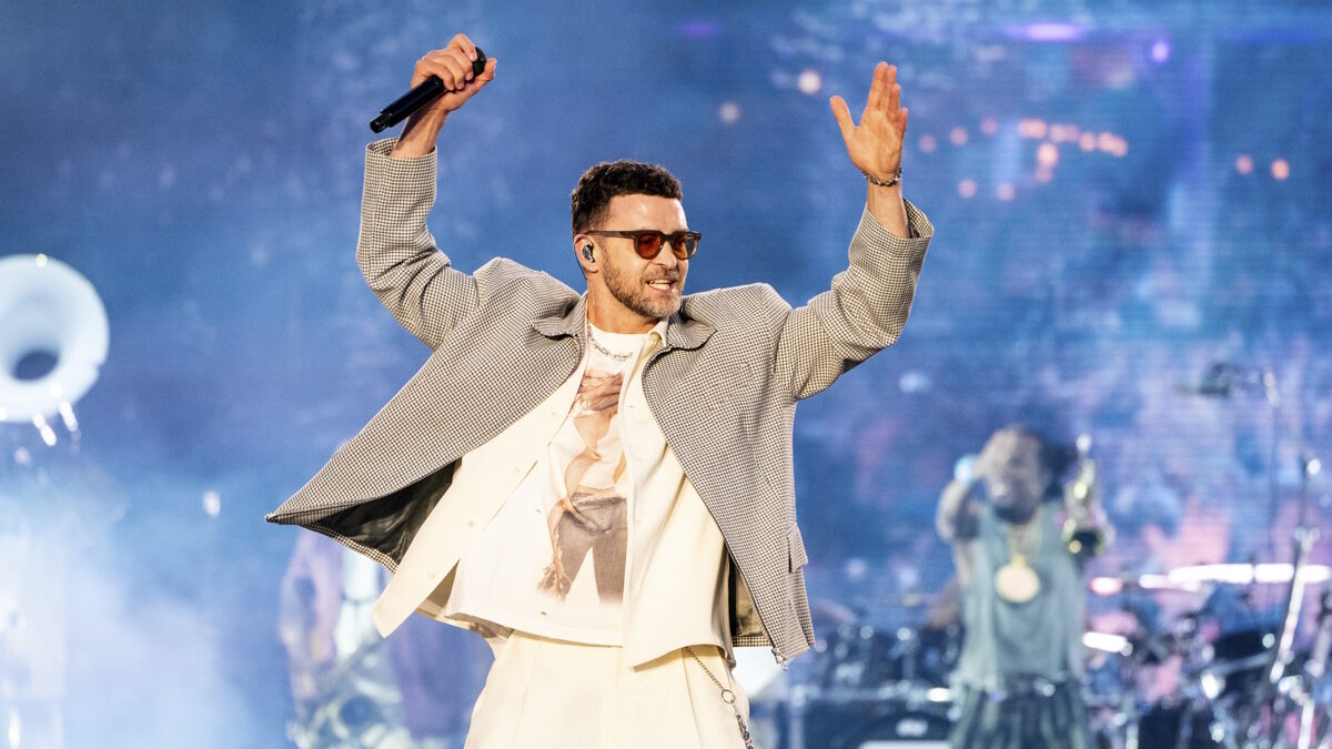 O Justin Timberlake ξενερώνει τους θαυμαστές του: Ο cringe χορός σε συναυλία που έγινε viral και η «συμβουλή» να πάρει σύνταξη O Justin Timberlake ξενερώνει τους θαυμαστές του: Ο cringe χορός σε συναυλία που έγινε viral και η «συμβουλή» να πάρει σύνταξη