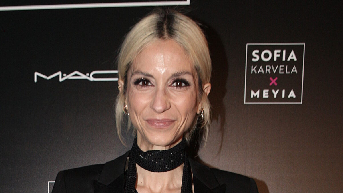 Η Σοφία Καρβέλα για τη μέρα που ψηλάφισε έναν όγκο στο στήθος: «Φοβόμουν να μάθω τι μπορεί να είναι» Η Σοφία Καρβέλα για τη μέρα που ψηλάφισε έναν όγκο στο στήθος: «Φοβόμουν να μάθω τι μπορεί να είναι»