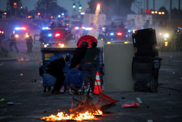 Το Λος Aντζελες φλέγεται: Ξεσηκωμός κατά του Τραμπ για τις συλλήψεις μεταναστών – Το χάος με τα επεισόδια μέσα από συγκλονιστικές εικόνες