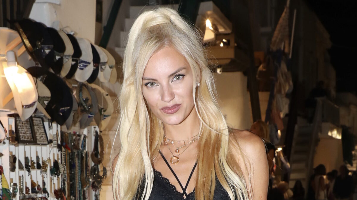 Τζούλια Νόβα: Απαστράπτουσα στα Ματογιάννια της Μυκόνου, μαγνήτισε τα βλέμματα μικρών και μεγάλων Τζούλια Νόβα: Απαστράπτουσα στα Ματογιάννια της Μυκόνου, μαγνήτισε τα βλέμματα μικρών και μεγάλων