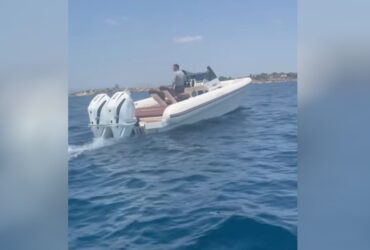 Βούλα: Βίντεο λίγο μετά την πρόσκρουση του ταχύπλοου – «Έφερε τούμπα 360 μοιρών και προσγειώθηκε κανονικά»