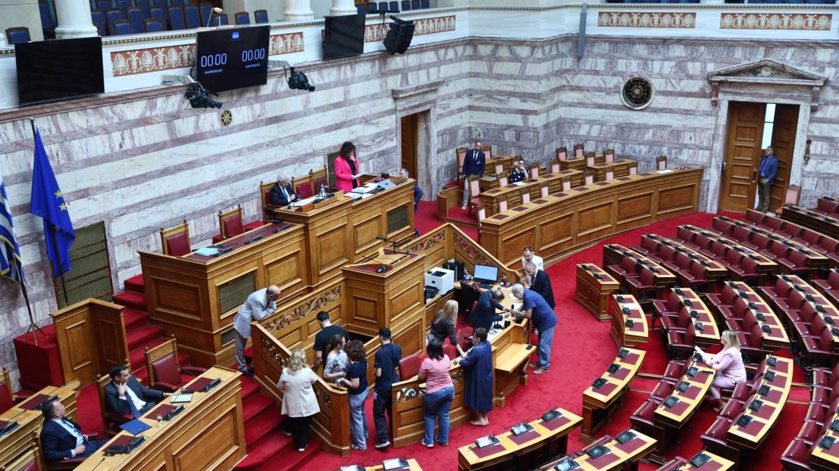 Βουλή: Live η συζήτηση για τη σύσταση Προανακριτικής – Οι 14 κάλπες και η μυστική ψηφοφορία Βουλή: Live η συζήτηση για τη σύσταση Προανακριτικής – Οι 14 κάλπες και η μυστική ψηφοφορία