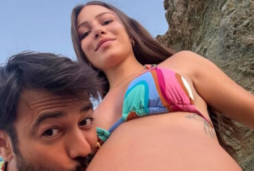 O Αντρέας Γεωργίου ποζάρει στην παραλία με την Σιμώνη Χριστοδούλου πριν γίνουν γονείς