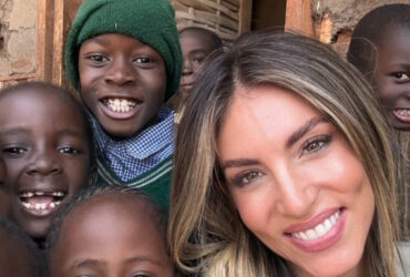 Αθηνά Οικονομάκου: Τα πρώτα στιγμιότυπα με τα παιδιά της Κένυας