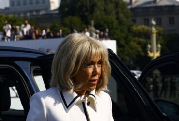 Η Μπριζίτ Μακρόν «σε απόγνωση»: Συντετριμμένη από το διαδικτυακό bullying και τις ακραίες θεωρίες συνωμοσίας