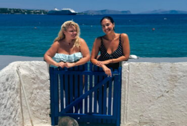Δανάη Μπάρκα και Νόνη Δούνια έβαλαν τα μαγιό τους και πόζαραν για το Instagram: «Κορίτσια στο νησί»