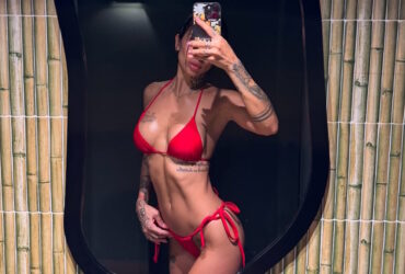 H Dat Lilly κάνει διακοπές: Οι χαλαρές πόζες της influencer δίπλα στην πισίνα