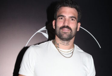 Δημήτρης Αλεξάνδρου: Η σκαφάτη βόλτα από τη Μύκονο στη Δήλο και τα «μαθήματα» ιστορίας στο Instagram