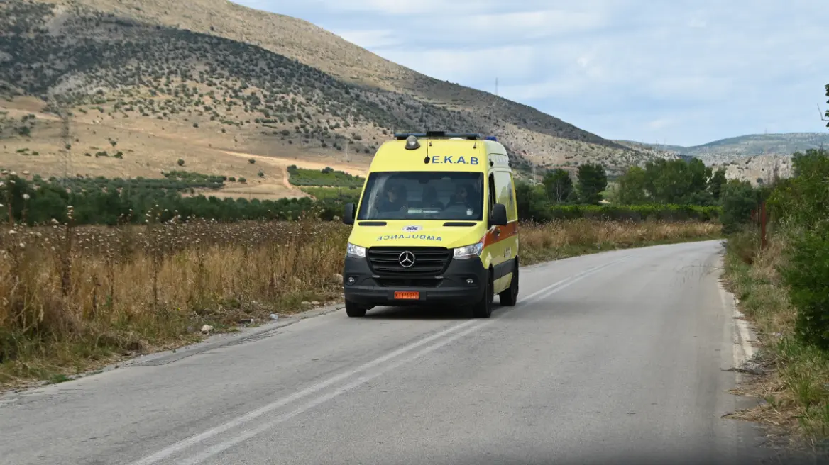 Σκηνές αρχαίας τραγωδίας στο Αγρίνιο - Έγκυος στο δεύτερο παιδί της η μάνα του δίχρονου κοριτσιού που πάτησε ο πατέρας με το αγροτικό Σκηνές αρχαίας τραγωδίας στο Αγρίνιο - Έγκυος στο δεύτερο παιδί της η μάνα του δίχρονου κοριτσιού που πάτησε ο πατέρας με το αγροτικό