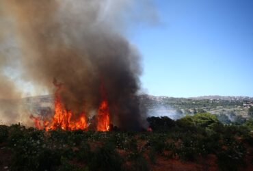 Φωτιά στο Ωραιόκαστρο: Χειροπέδες σε 48χρονο που έκανε εργασίες με αλωνιστική μηχανή