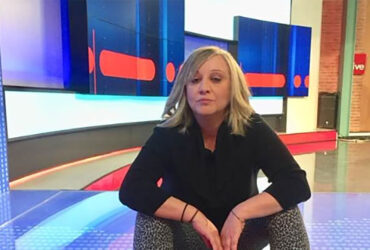 Ηρώ Καριοφύλλη: Σπαραγμός στην κηδεία της δημοσιογράφου – «Φεύγει ένα κομμάτι της ζωής μας» είπε η Μαρία Νικόλτσιου