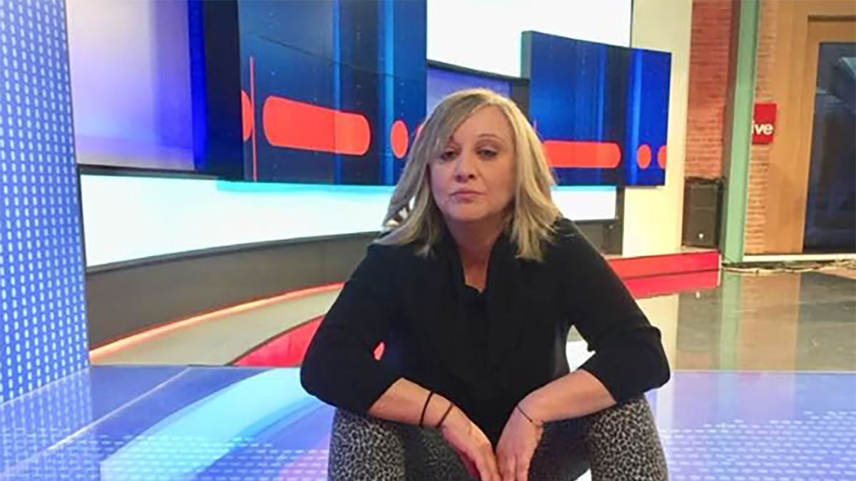 Ηρώ Καριοφύλλη: Σπαραγμός στην κηδεία της δημοσιογράφου – «Φεύγει ένα κομμάτι της ζωής μας» είπε η Μαρία Νικόλτσιου Ηρώ Καριοφύλλη: Σπαραγμός στην κηδεία της δημοσιογράφου – «Φεύγει ένα κομμάτι της ζωής μας» είπε η Μαρία Νικόλτσιου