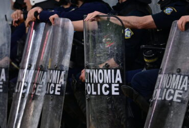 Νέα Φιλαδέλφεια: Συμπλοκές με τραυματίες αστυνομικούς μετά τον αγώνα της ΑΕΚ