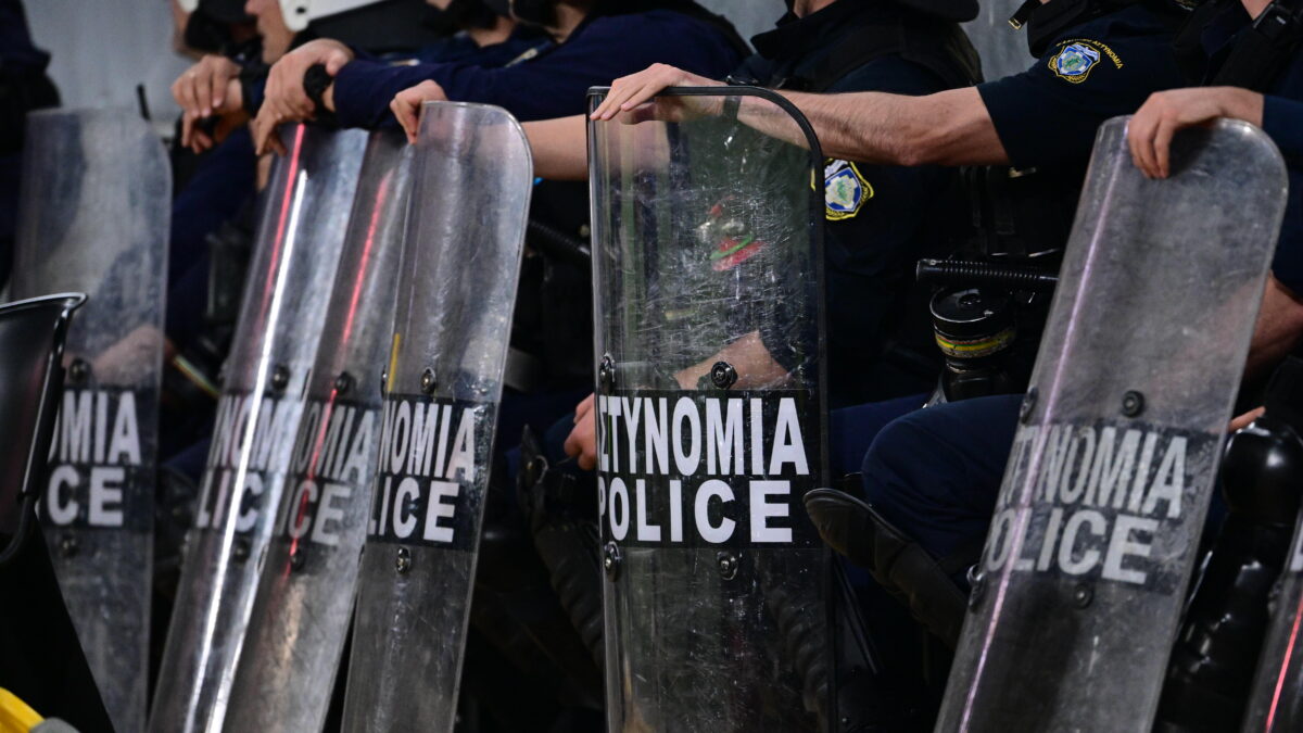 Νέα Φιλαδέλφεια: Συμπλοκές με τραυματίες αστυνομικούς μετά τον αγώνα της ΑΕΚ Νέα Φιλαδέλφεια: Συμπλοκές με τραυματίες αστυνομικούς μετά τον αγώνα της ΑΕΚ