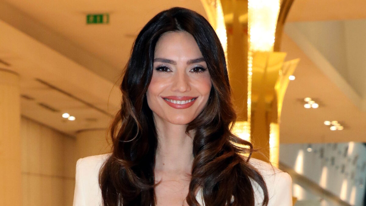 Ηλιάνα Παπαγεωργίου: «Καυτή» εμφάνιση σε πισίνα της Μυκόνου και βουτιές με θέα το απέραντο γαλάζιο