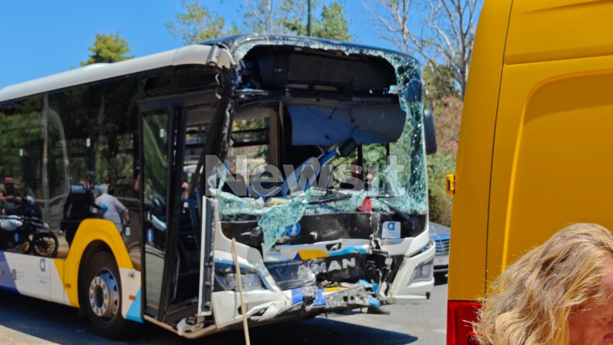 Συγκρούστηκαν λεωφορεία στη Βούλα: Πολλοί τραυματίες, ανάμεσά τους και παιδιά – «Ζαλίστηκα και έπεσα πάνω στο όχημα», λέει η οδηγός Συγκρούστηκαν λεωφορεία στη Βούλα: Πολλοί τραυματίες, ανάμεσά τους και παιδιά – «Ζαλίστηκα και έπεσα πάνω στο όχημα», λέει η οδηγός