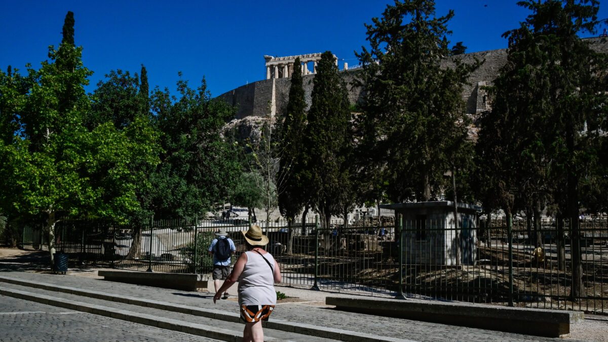 Ακρόπολη: Ξυλοκόπησαν άνδρα και άφησαν στον δρόμο