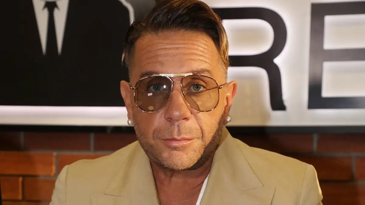 Δεύτερος γύρος στη δικαστική διαμάχη Μαζωνάκη – Μήνυση για την ακούσια νοσηλεία