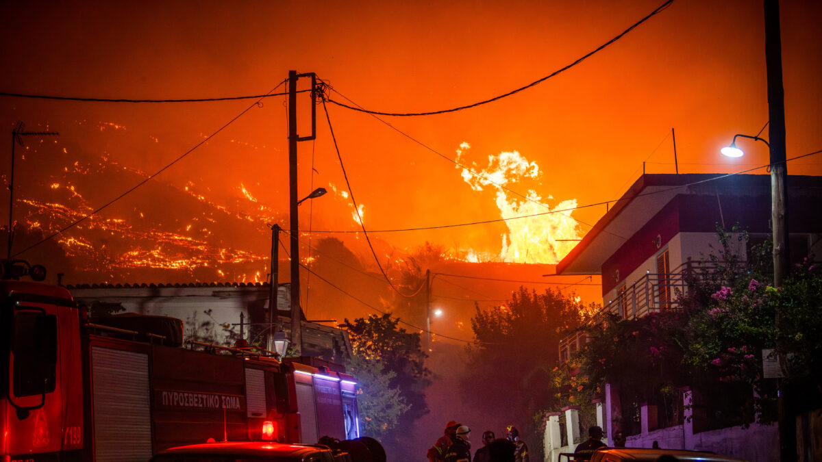 Αρχαία Ολυμπία: Σε ύφεση η φωτιά στο Χελιδόνι – Παραμένει η επιφυλακή λόγω ανέμων
