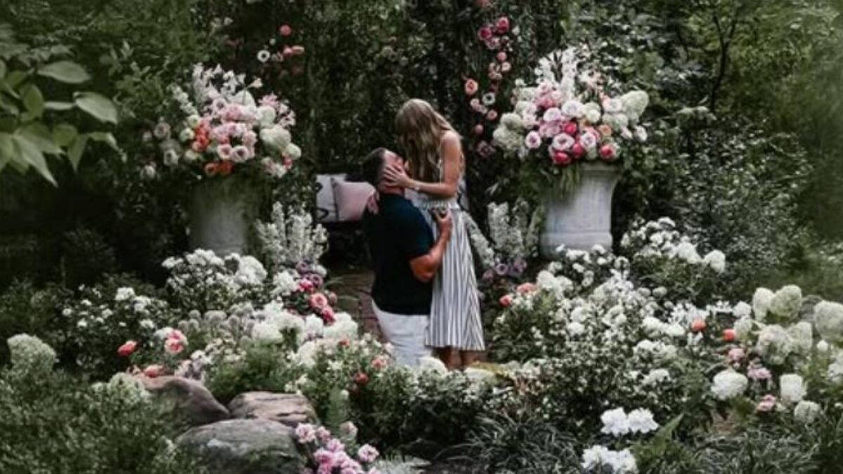 Τέιλορ Σουίφτ και Τράβις Κέλσι: Το post του αρραβώνα τους απέσπασε… βασιλικό «like»