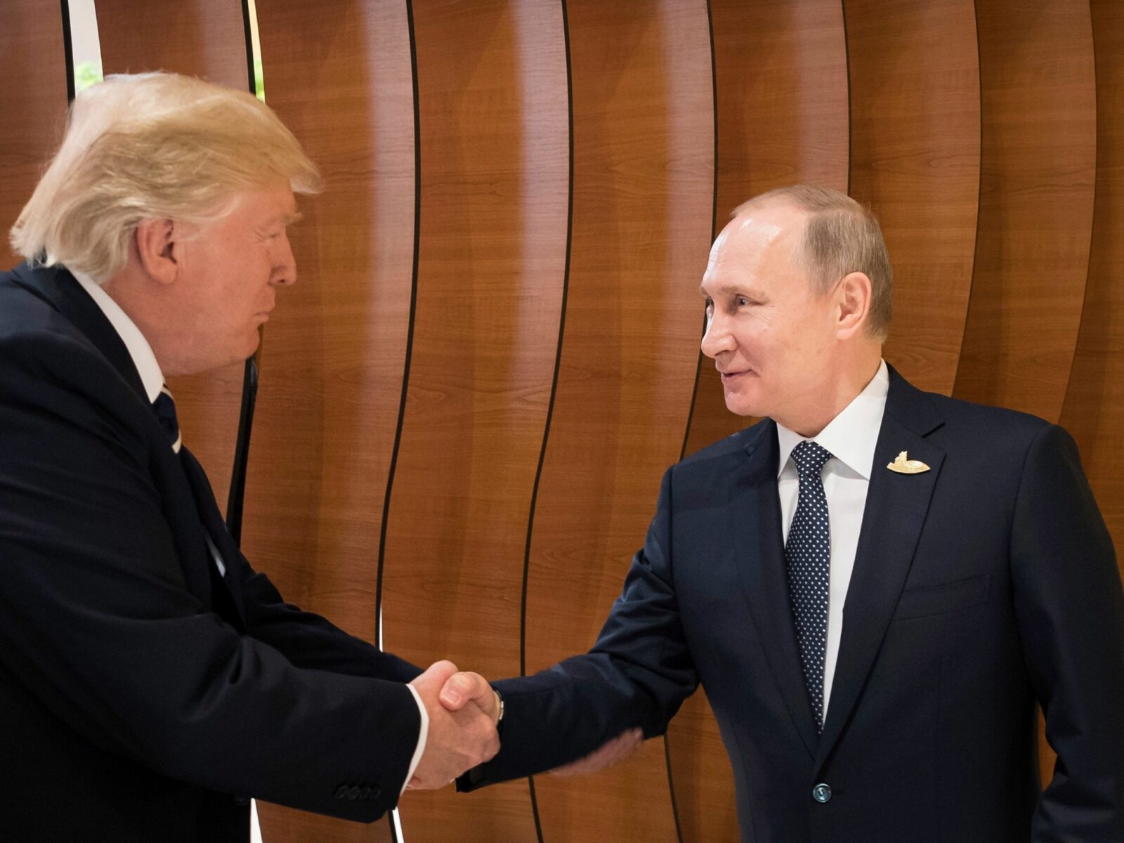 Αλάσκα: Κρίσιμη συνάντηση Τραμπ – Πούτιν με δύο σενάρια για την Ουκρανία και την Ευρώπη