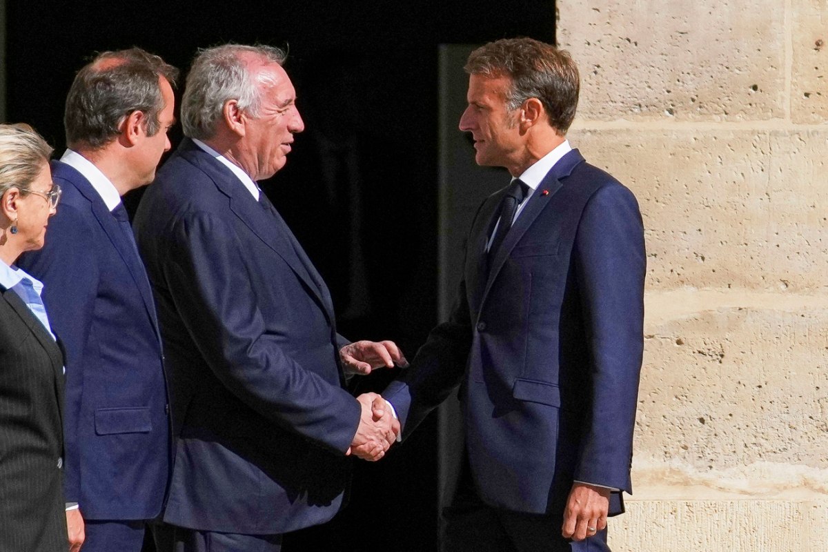 Γαλλία σε κρίση: Ο Μπαϊρού άφησε το Ελιζέ – Όλα τα βλέμματα στον Μακρόν