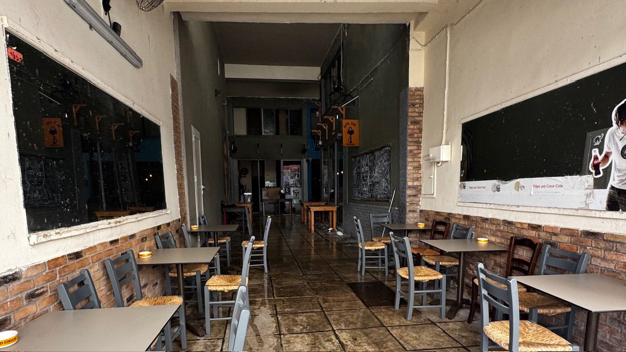 Συναγερμός στο Ηράκλειο: Έκρηξη σε στοά στο κέντρο της πόλης- Δείτε το video