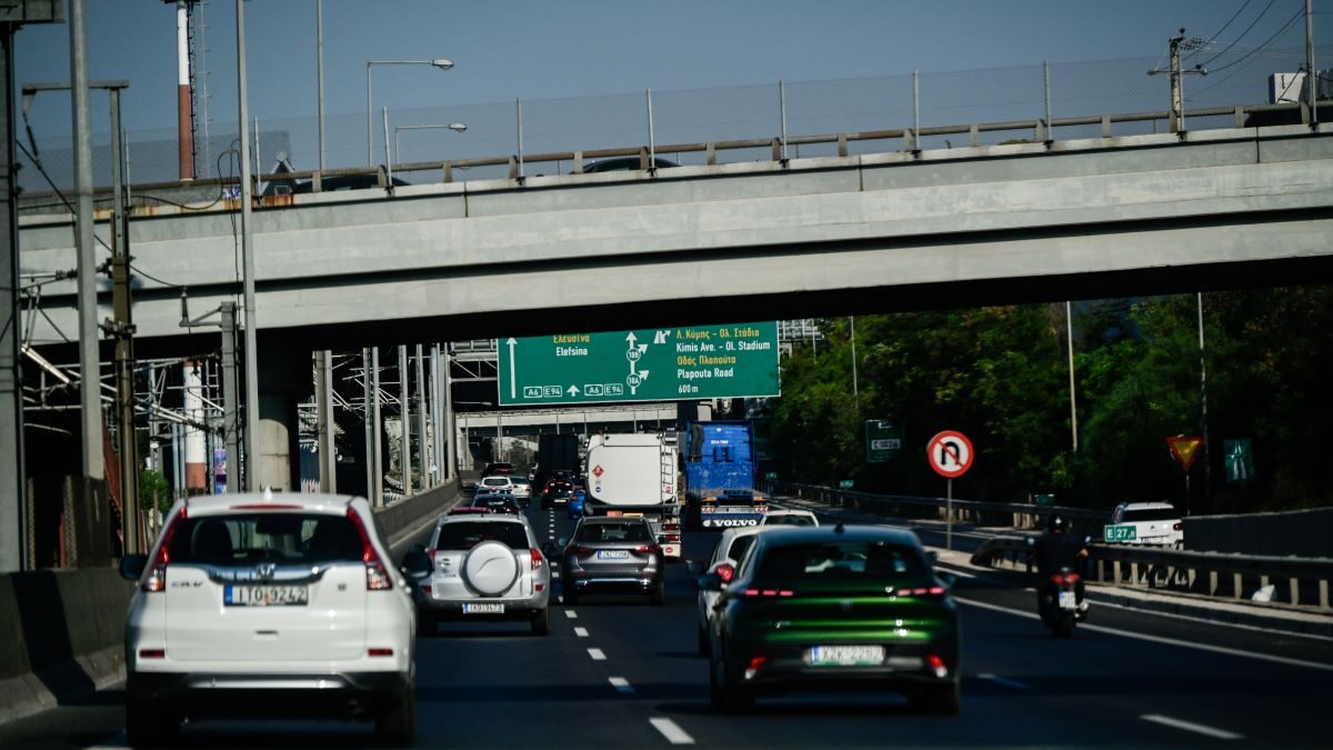 Αττική Οδός: Σύγκρουση 3 οχημάτων μετά την έξοδο Μαραθώνος