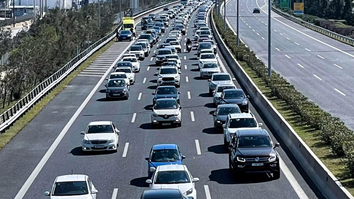 Τροχαίο στην Αλίμου – Κατεχάκη προκαλεί ουρές χιλιομέτρων