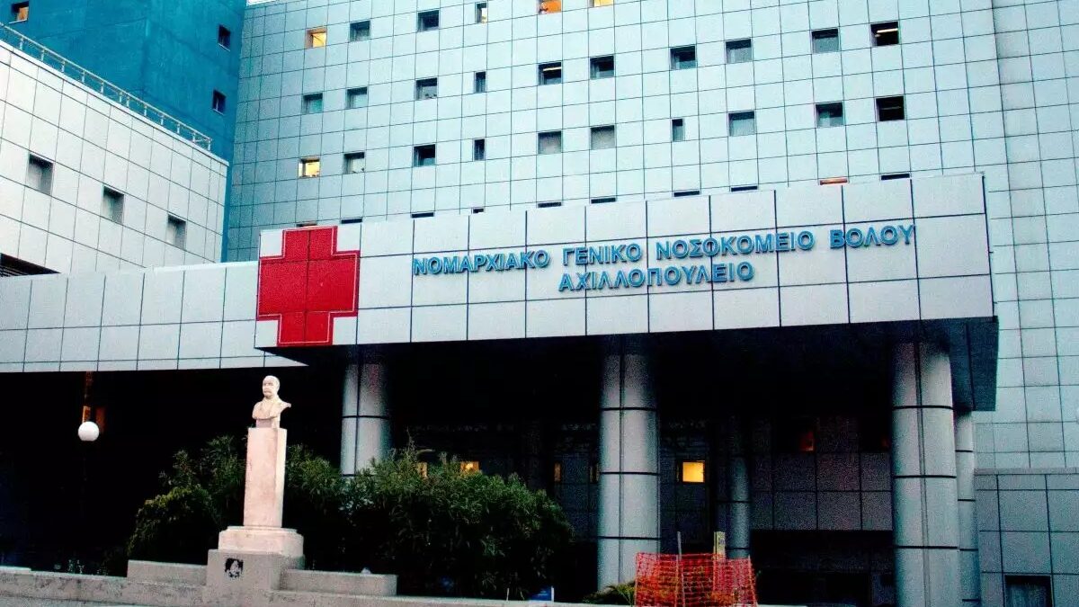 Βόλος: 20χρονος φοιτητής βρέθηκε νεκρός μετά από πτώση σε φωταγωγό