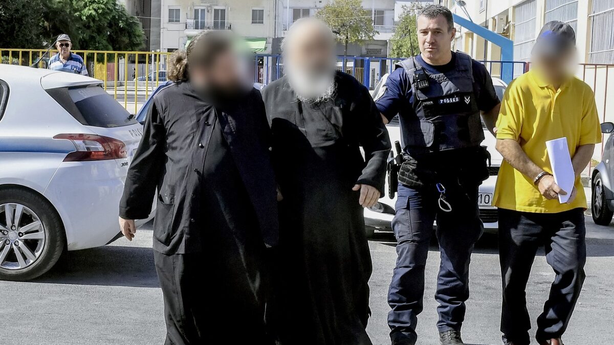 Καταγγελίες-σοκ στα Καλάβρυτα – Σχέδιο πώλησης τοιχογραφιών από τον ηγούμενο