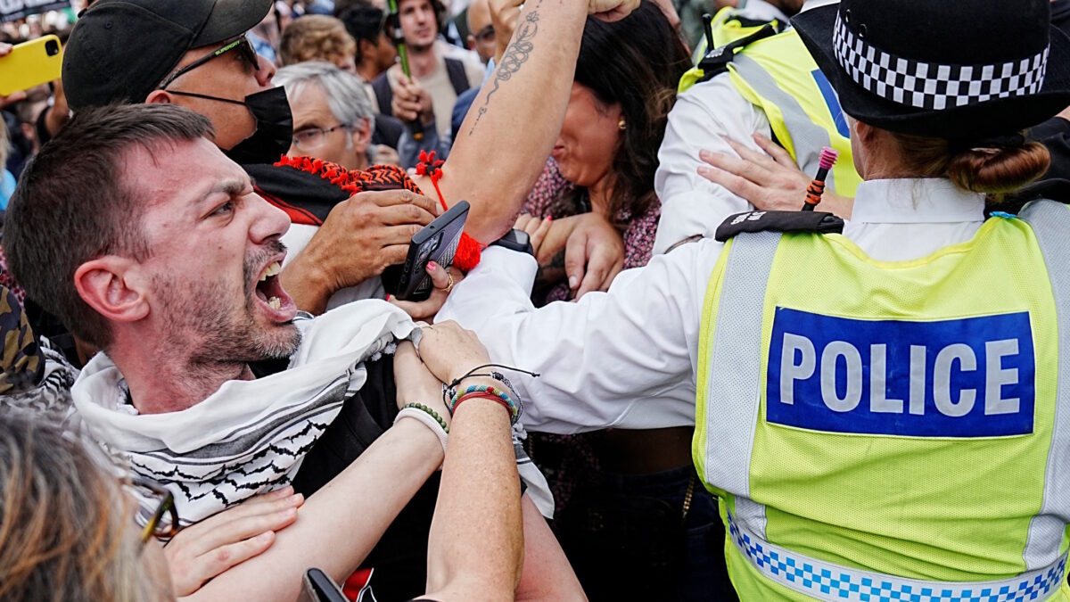 Λονδίνο: Πάνω από 400 συλλήψεις σε διαδήλωση υπέρ της Palestine Action – Αστυνομικοί δέχθηκαν επιθέσεις