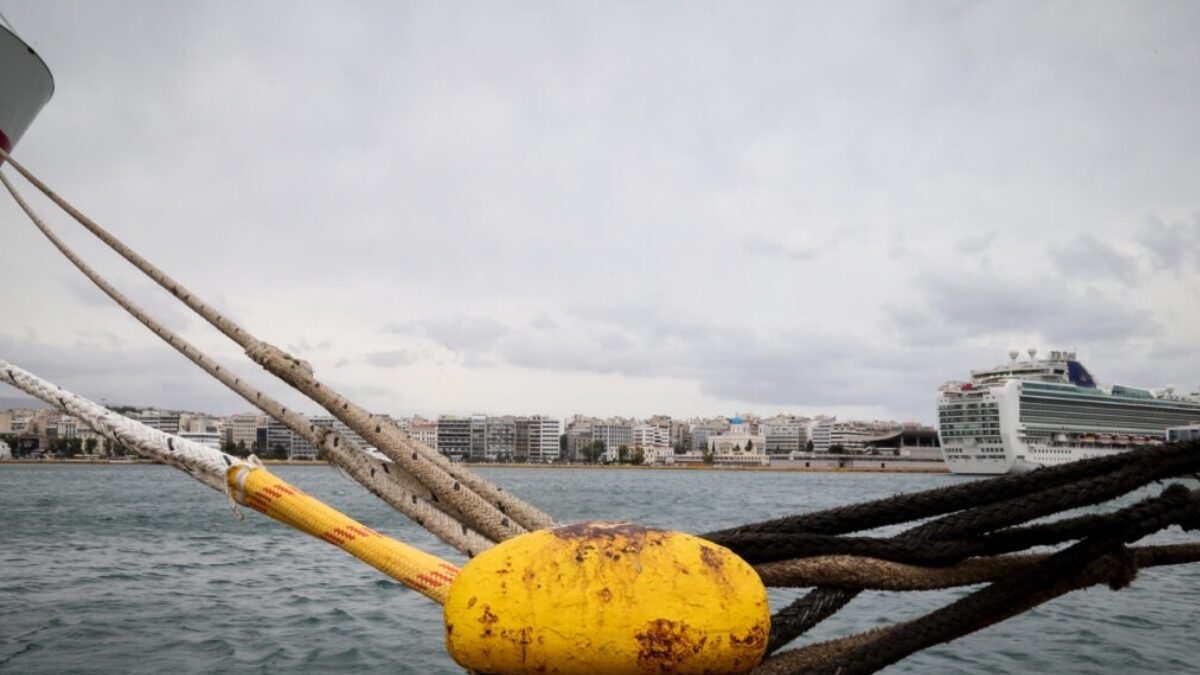 Απαγορευτικό απόπλου εξαιτίας των θυελλωδών ανέμων – Τι ισχύει για Πειραιά, Ραφήνα και Λαύριο