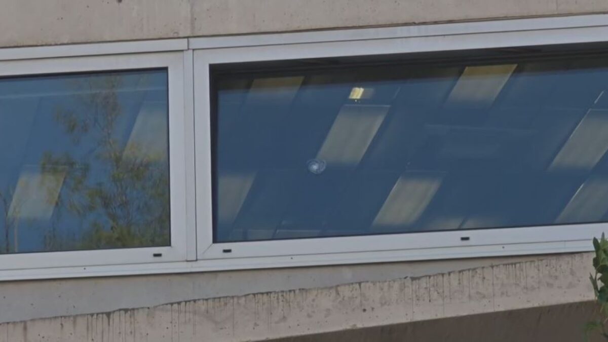 Έκρηξη βίας στο Ταύρο: Πυροβολισμοί στόχευσαν εφορία