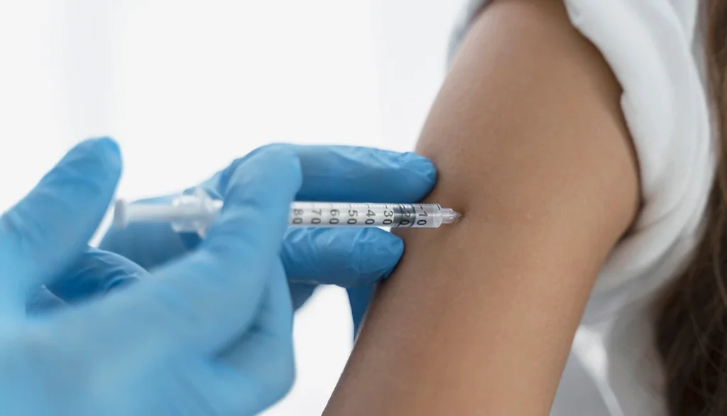 Εμβόλιο κατά του HPV: Οι μισοί Έλληνες γονείς δεν εμβολιάζουν τα παιδιά τους – Οι λόγοι πίσω από τον δισταγμό