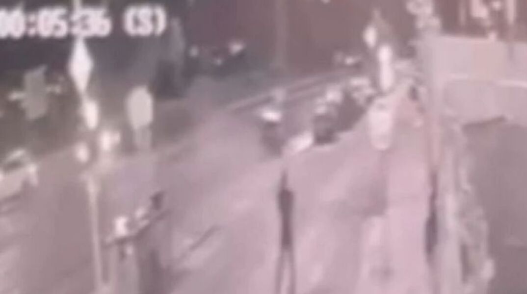 Συγκλονιστικά βίντεο από το δυστύχημα στη Λεωφόρο Βουλιαγμένης