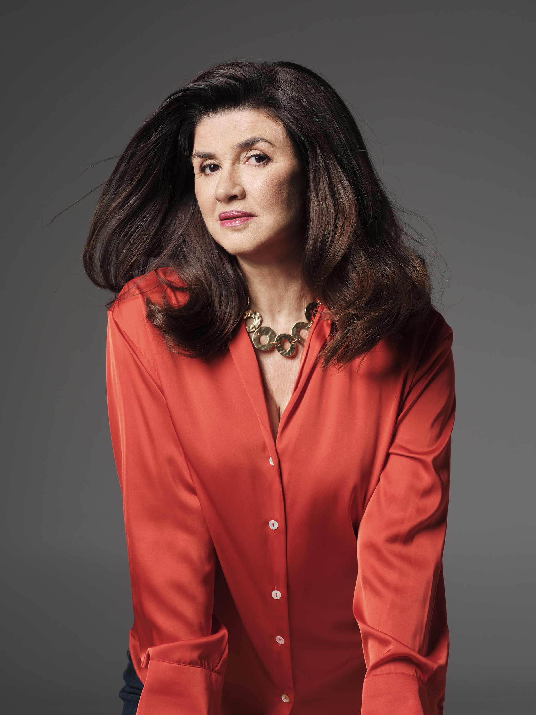 HOTΕΛ ΕΛVIRA ΓΝΩΡΙΣΤΕ ΤΟΥΣ ΧΑΡΑΚΤΗΡΕΣ ΤΟΥ ΠΙΟ ΑΝΑΠΑΝΤΕΧΟΥ ΤΗΛΕΟΠΤΙΚΟΥ ΞΕΝΟΔΟΧΕΙΟΥ ΤΟΥ MEGA