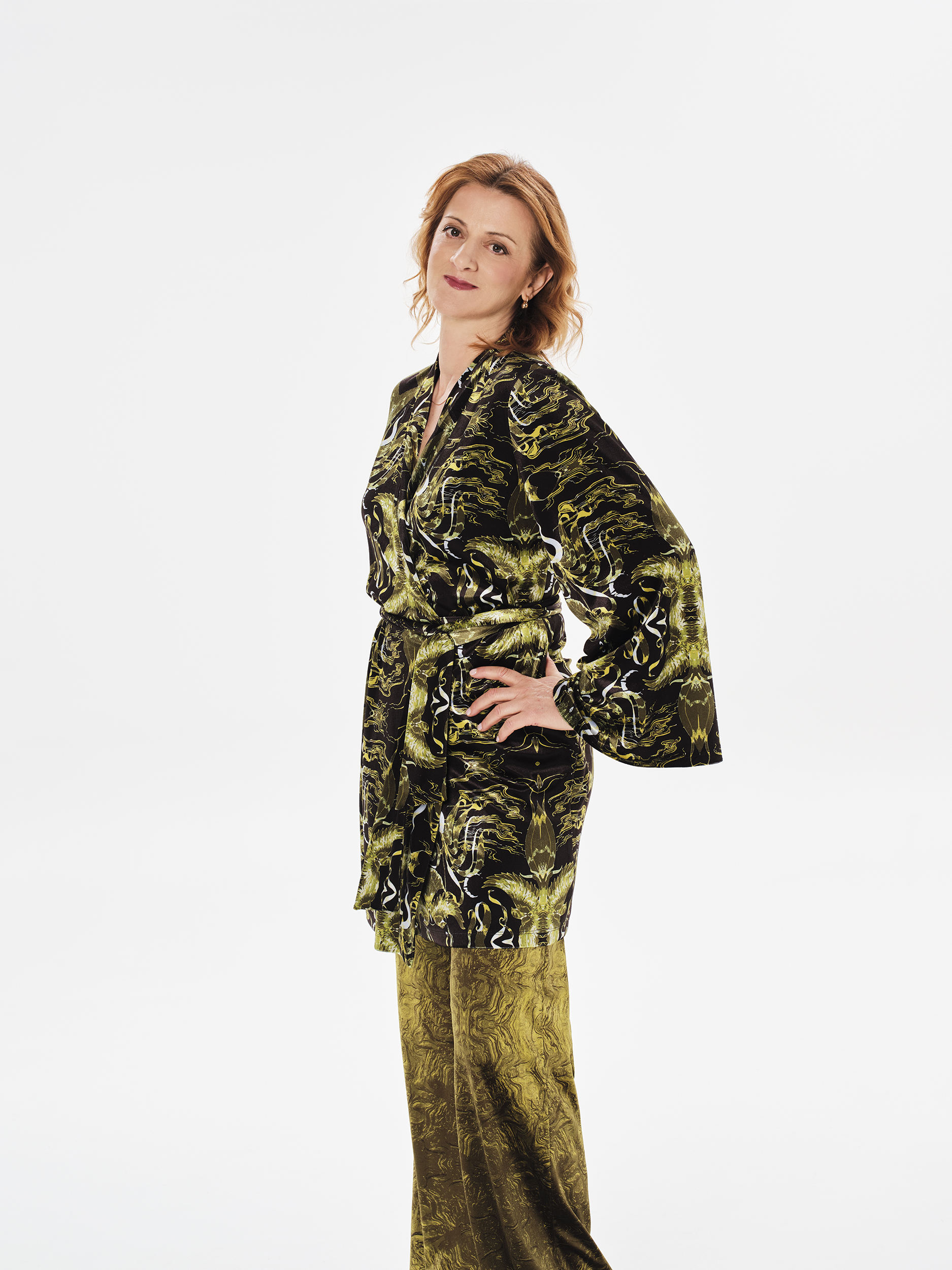 HOTΕΛ ΕΛVIRA ΓΝΩΡΙΣΤΕ ΤΟΥΣ ΧΑΡΑΚΤΗΡΕΣ ΤΟΥ ΠΙΟ ΑΝΑΠΑΝΤΕΧΟΥ ΤΗΛΕΟΠΤΙΚΟΥ ΞΕΝΟΔΟΧΕΙΟΥ ΤΟΥ MEGA