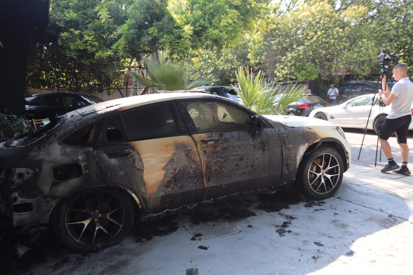 Πυρκαγιά σε έκθεση αυτοκινήτων στη Νέα Φιλαδέλφεια προκαλεί σοβαρές ζημιές- Δείτε video