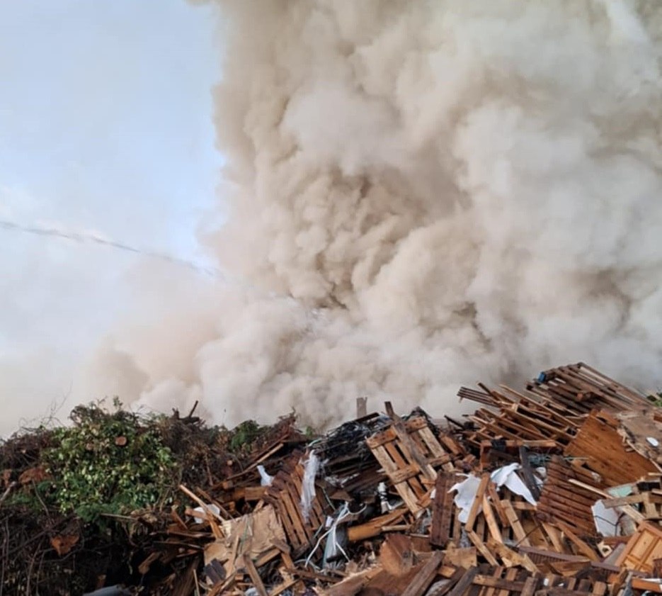 Σέρρες: Φωτιά σε εργοστάσιο ανακύκλωσης Σέρρες: Φωτιά σε εργοστάσιο ανακύκλωσης