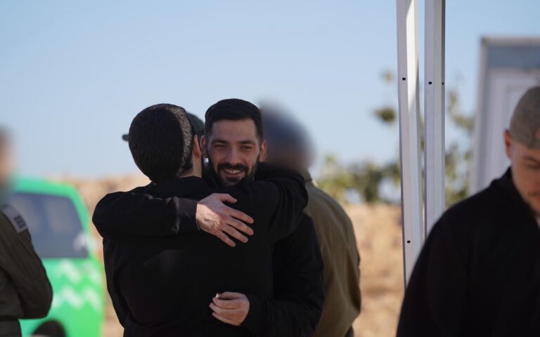 Τραμπ στην Κνεσέτ: Καπέλα και Μηνύματα Ειρήνης στην Ιστορική Ομιλία