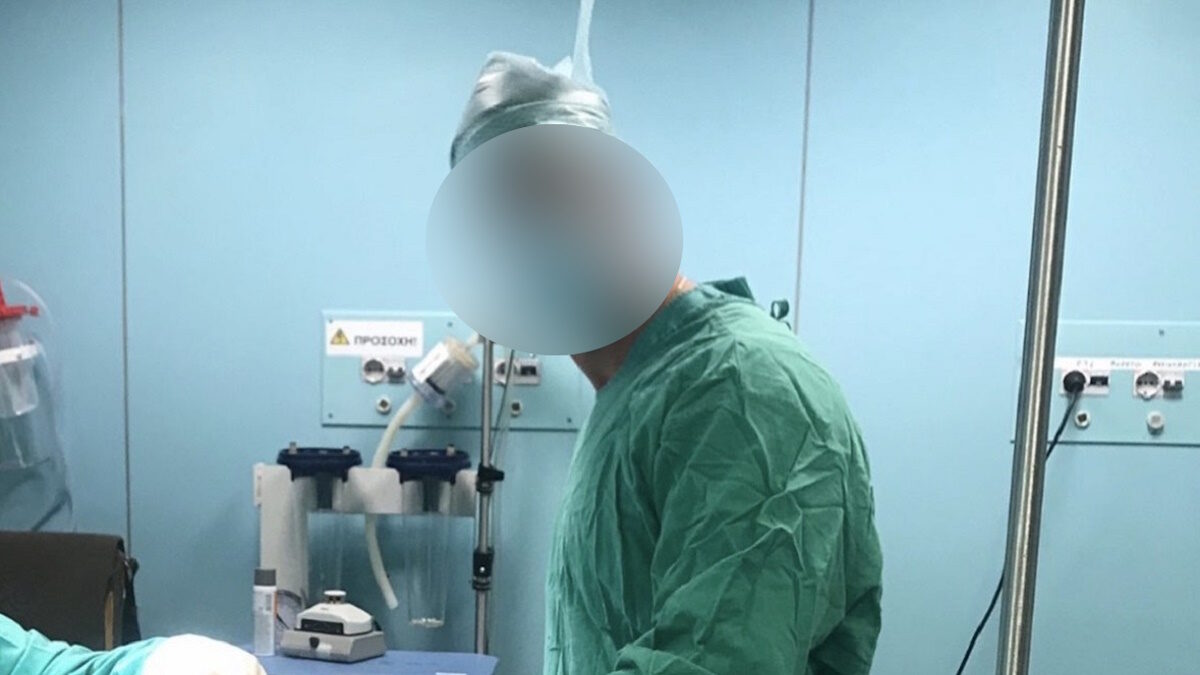 Φωτογραφίζεται με χειρουργική ποδιά, δηλώνει αισθητικός – Ο 40χρονος που ξυλοκόπησε οδηγό