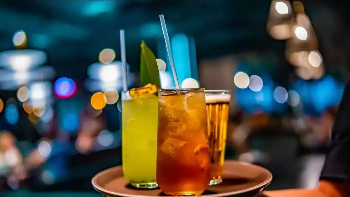 Πειραιάς: 17χρονος νοσηλεύεται μετά από κατανάλωση αλκοόλ – Συνελήφθη υπεύθυνη καφετέριας