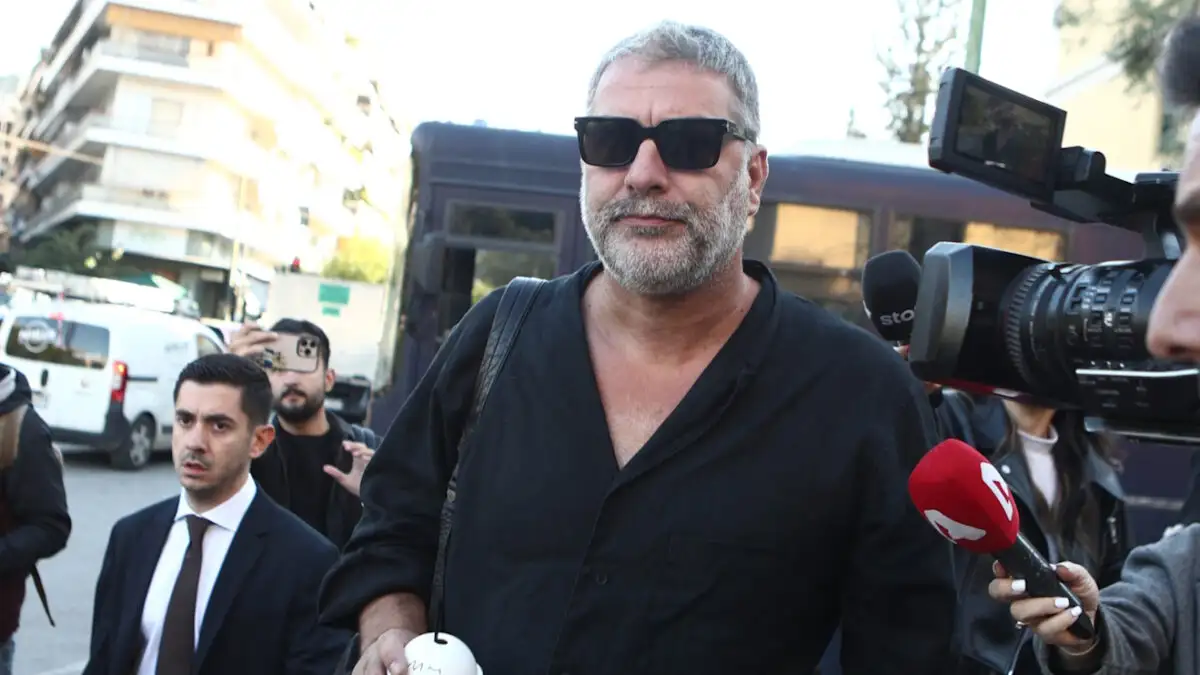 Στα δικαστήρια ο Βασίλης Μπισμπίκης για το τροχαίο – Οι πρώτες εικόνες από την άφιξή του Στα δικαστήρια ο Βασίλης Μπισμπίκης για το τροχαίο – Οι πρώτες εικόνες από την άφιξή του