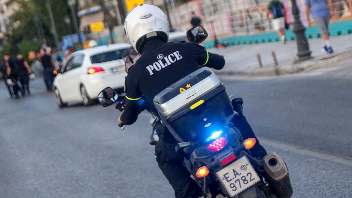 Θεσσαλονίκη: Εντοπίστηκε ο ταξιτζής που παρέσυρε αστυνομικό και τον εγκατέλειψε τραυματισμένο Θεσσαλονίκη: Εντοπίστηκε ο ταξιτζής που παρέσυρε αστυνομικό και τον εγκατέλειψε τραυματισμένο