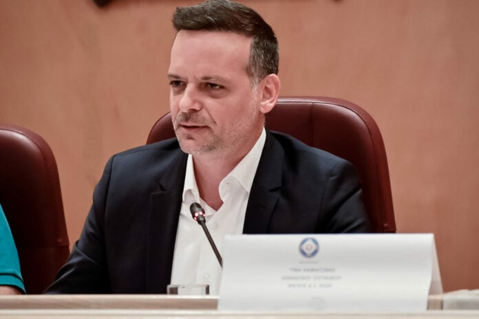 Χ. Δούκας: «Υπάρχουν κάποιοι που είναι “νοικοκυραίοι” και άλλοι που δεν είναι;» – Ένα σχόλιο με αιχμές