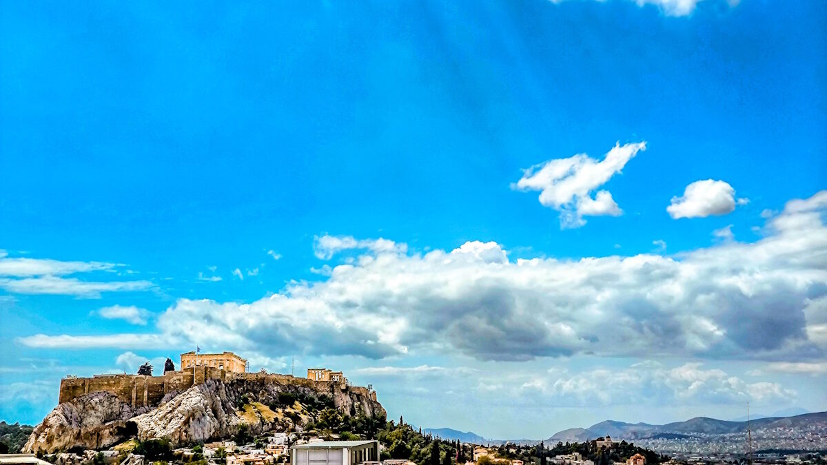 Ζέστη σε όλη τη χώρα, τοπικές βροχές στη δυτική Κρήτη Ζέστη σε όλη τη χώρα, τοπικές βροχές στη δυτική Κρήτη