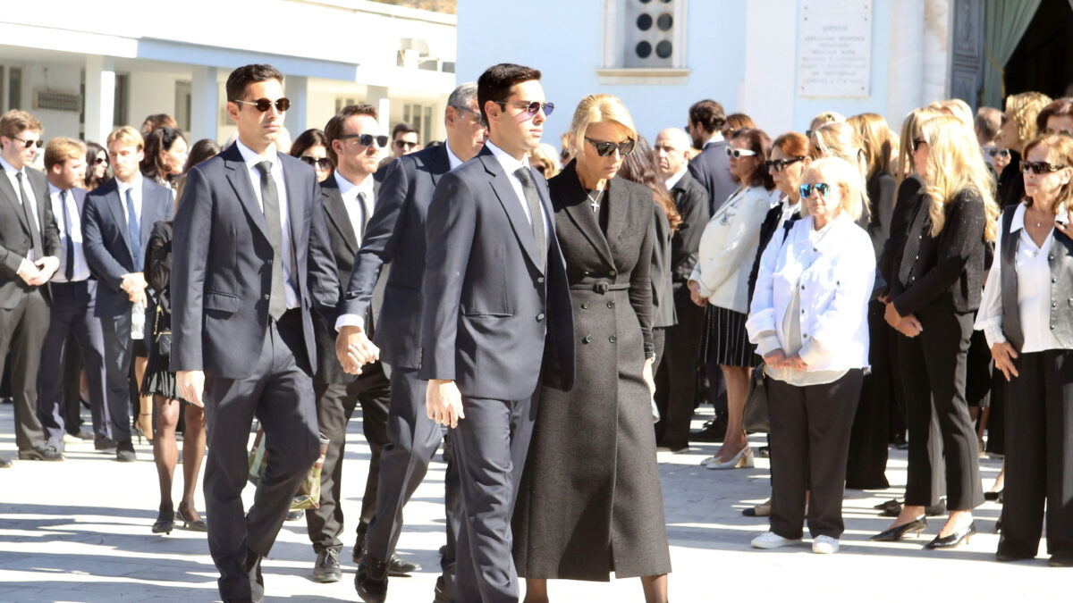 Συγκίνηση στην ταφή της 30χρονης Μαρίσας Λαιμού στο Α’ Νεκροταφείο