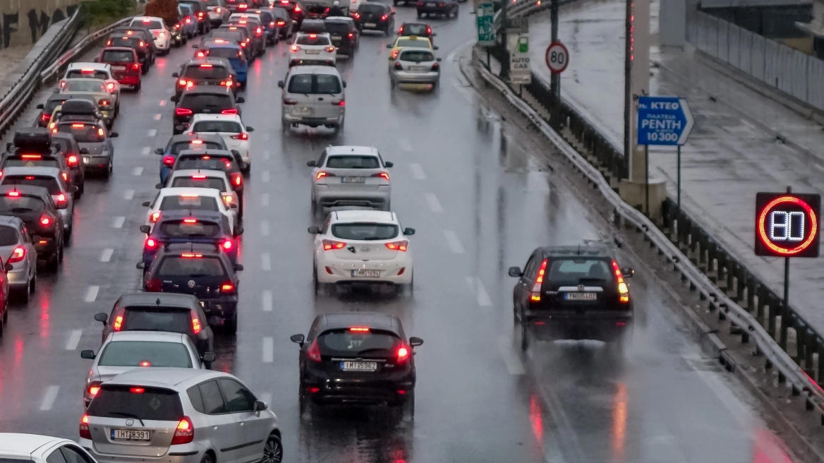 Κίνηση τώρα: Ο «κόκκινος» Λεωφόρος Κηφισού και η Αττική Οδός Κίνηση τώρα: Ο «κόκκινος» Λεωφόρος Κηφισού και η Αττική Οδός